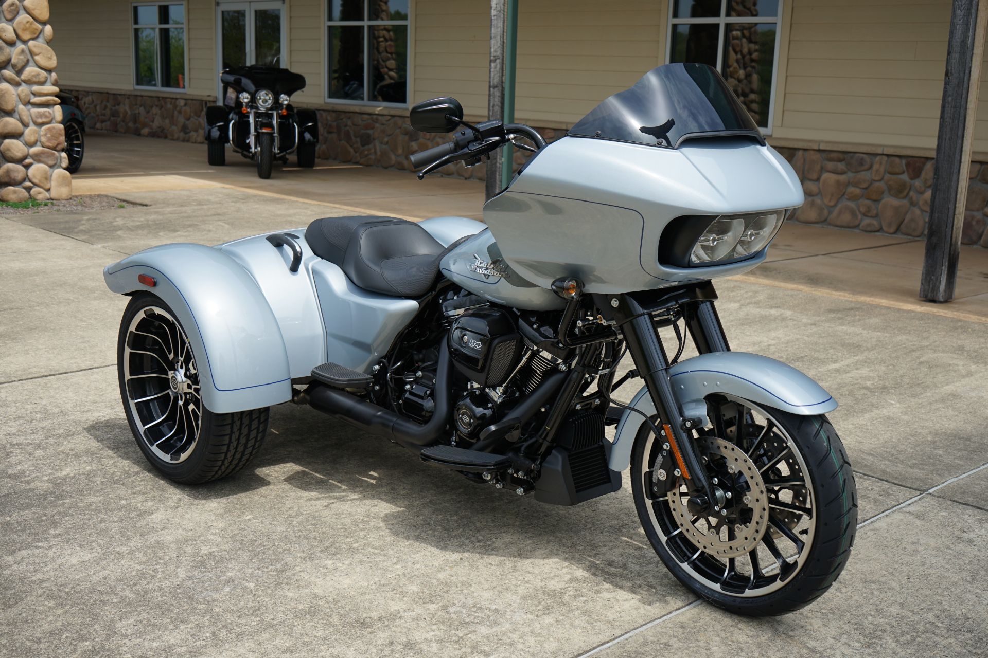 2024 Harley-Davidson Road Glide® 3 in Williamstown, West Virginia - Photo 2