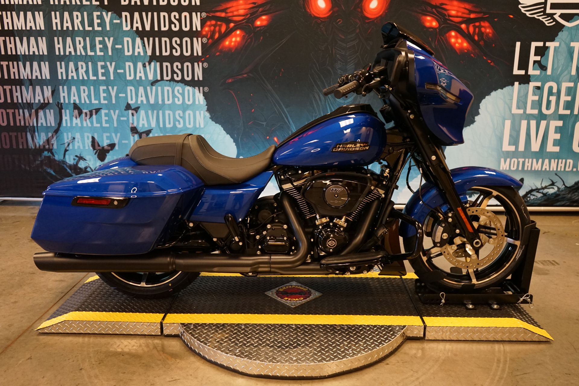 2024 Harley-Davidson Street Glide® in Williamstown, West Virginia - Photo 9