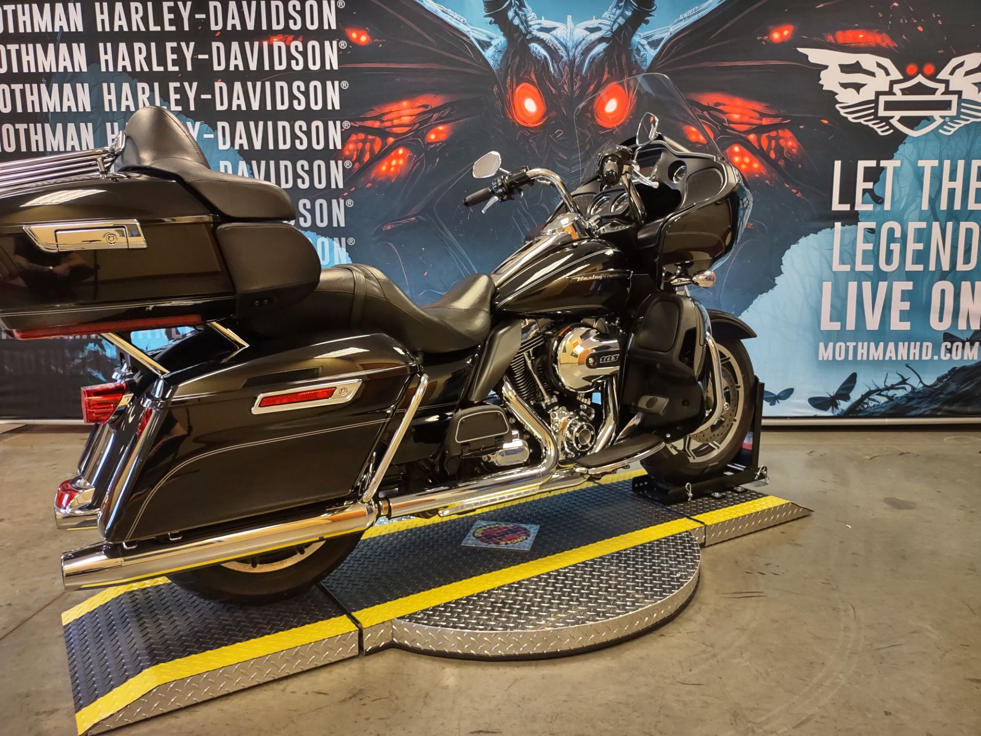 2016 Harley-Davidson Road Glide® Ultra in Williamstown, West Virginia - Photo 2