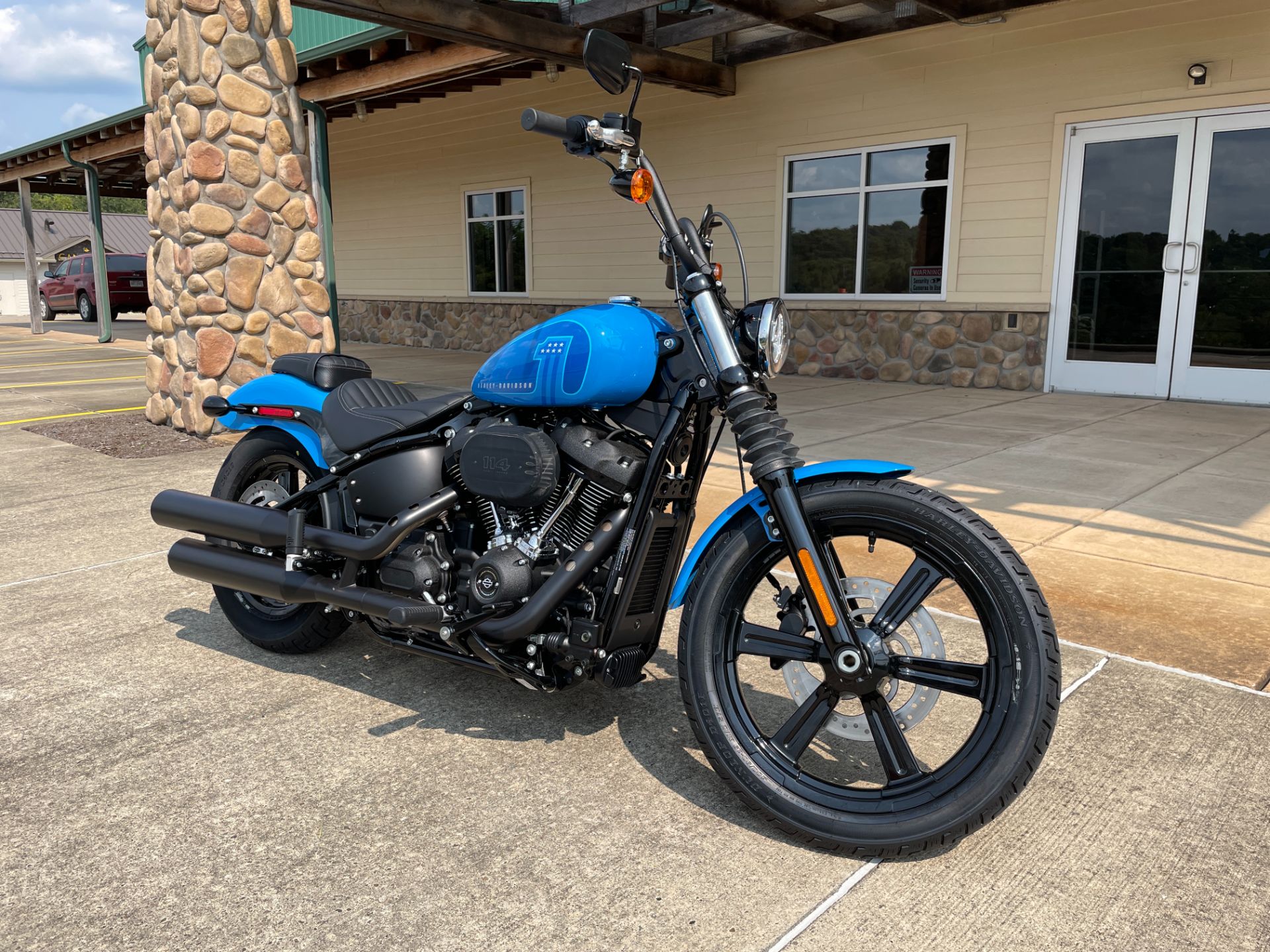 2022 Harley-Davidson Street Bob® 114 in Williamstown, West Virginia - Photo 2