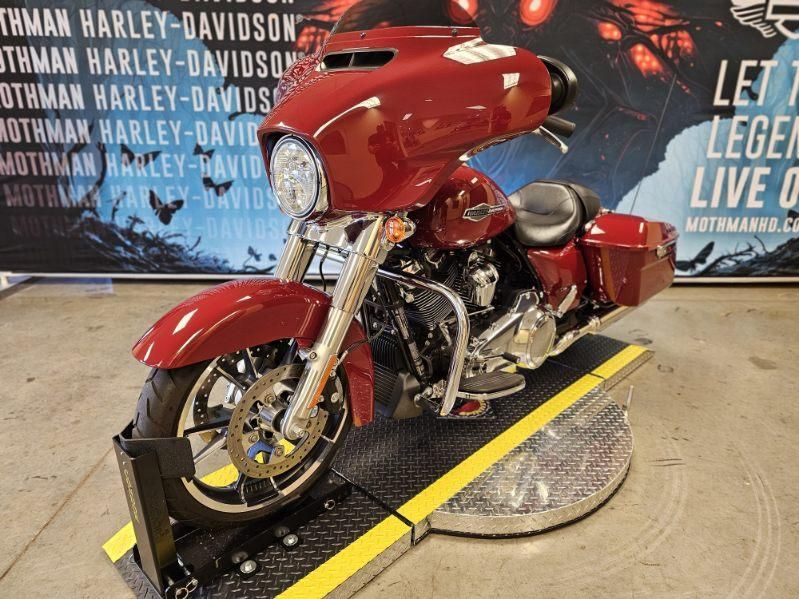 2021 Harley-Davidson Street Glide® in Williamstown, West Virginia - Photo 6