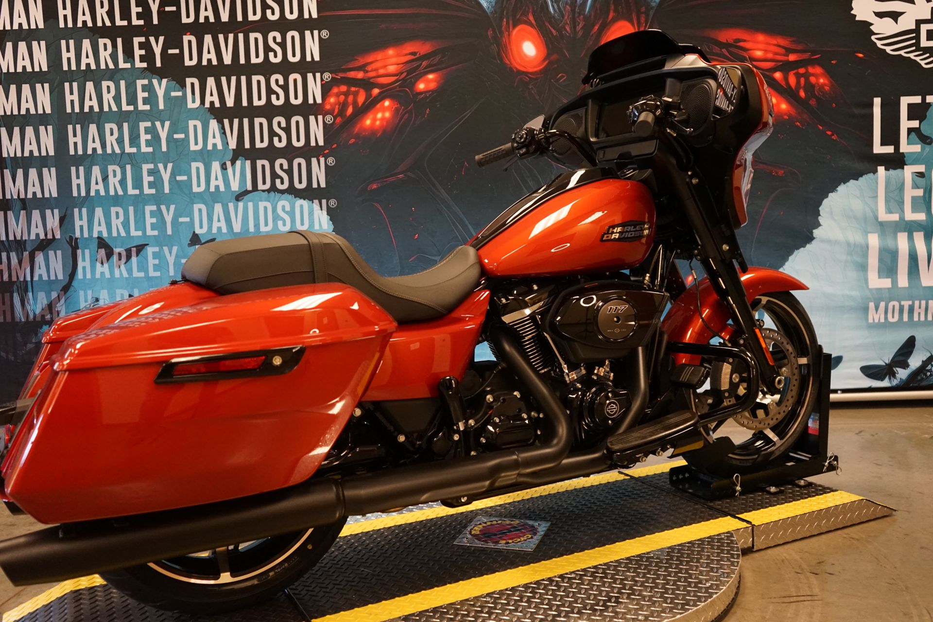 2024 Harley-Davidson Street Glide® in Williamstown, West Virginia - Photo 9