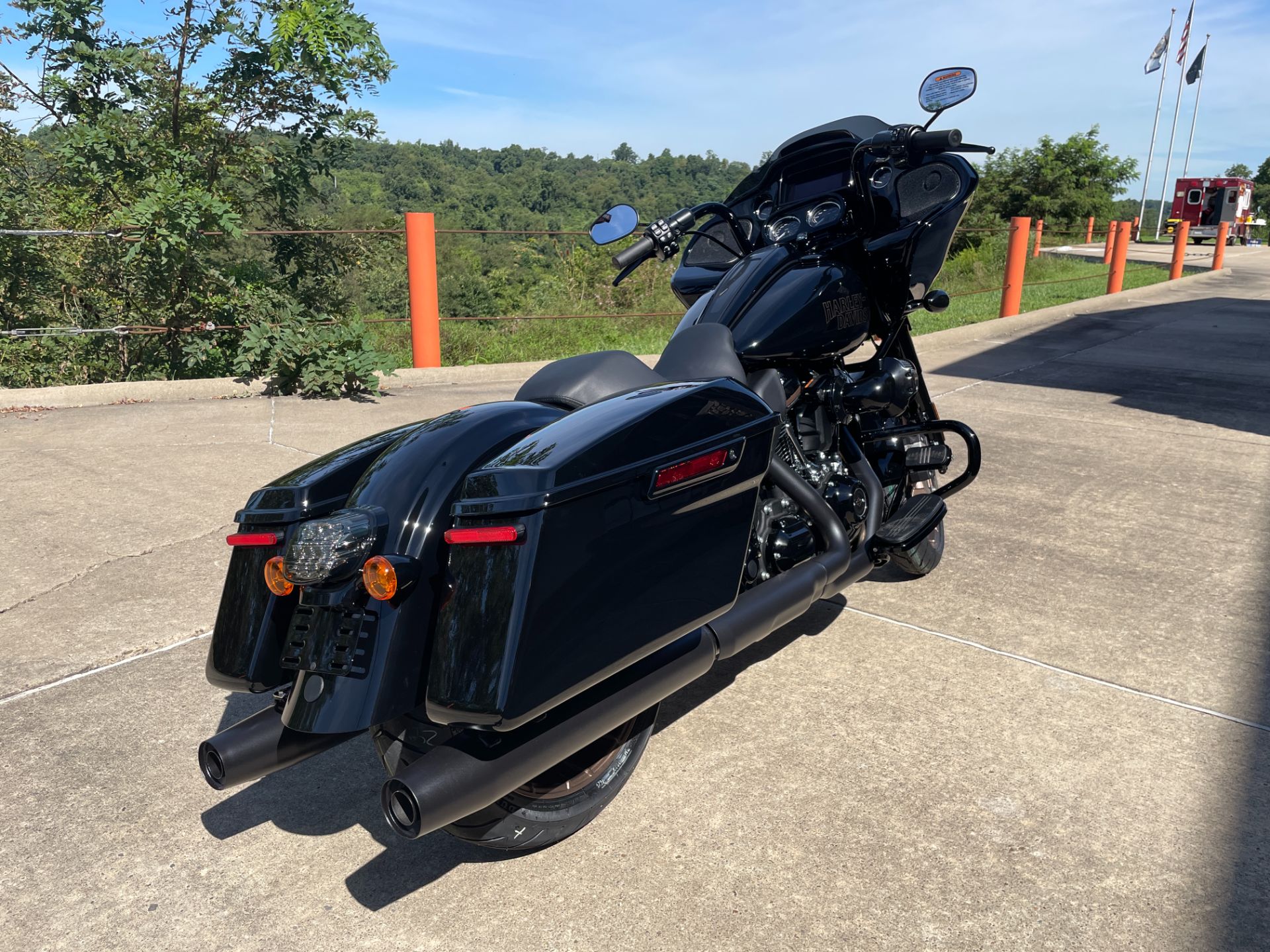 2022 Harley-Davidson Road Glide® ST in Williamstown, West Virginia - Photo 8