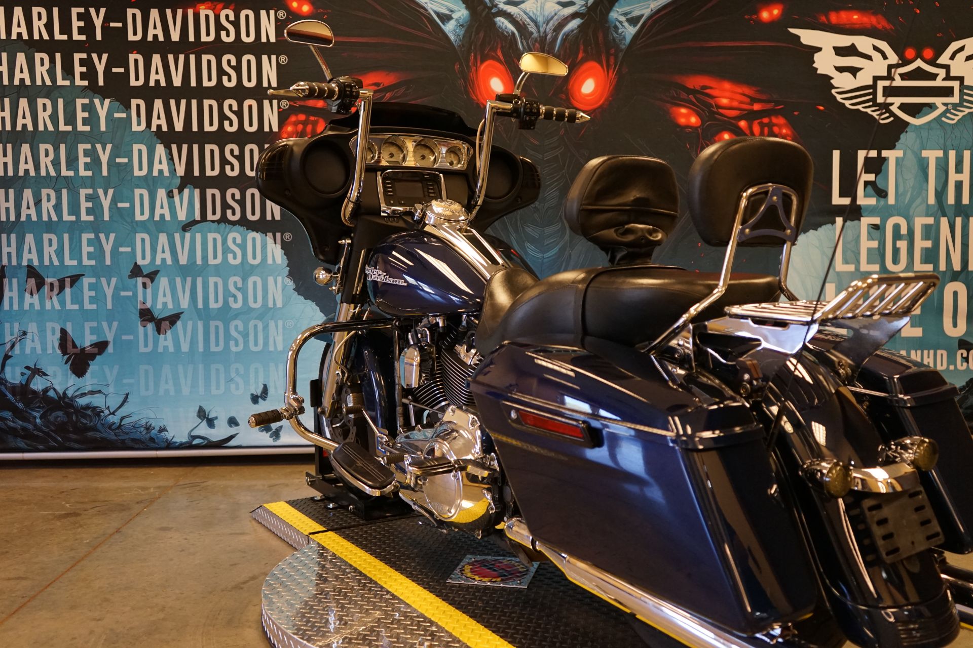 2014 Harley-Davidson Street Glide® in Williamstown, West Virginia - Photo 6