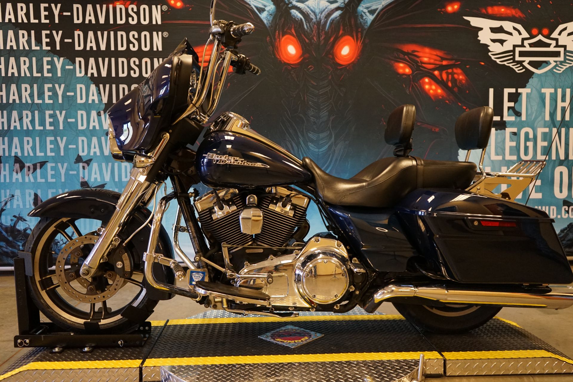 2014 Harley-Davidson Street Glide® in Williamstown, West Virginia - Photo 5
