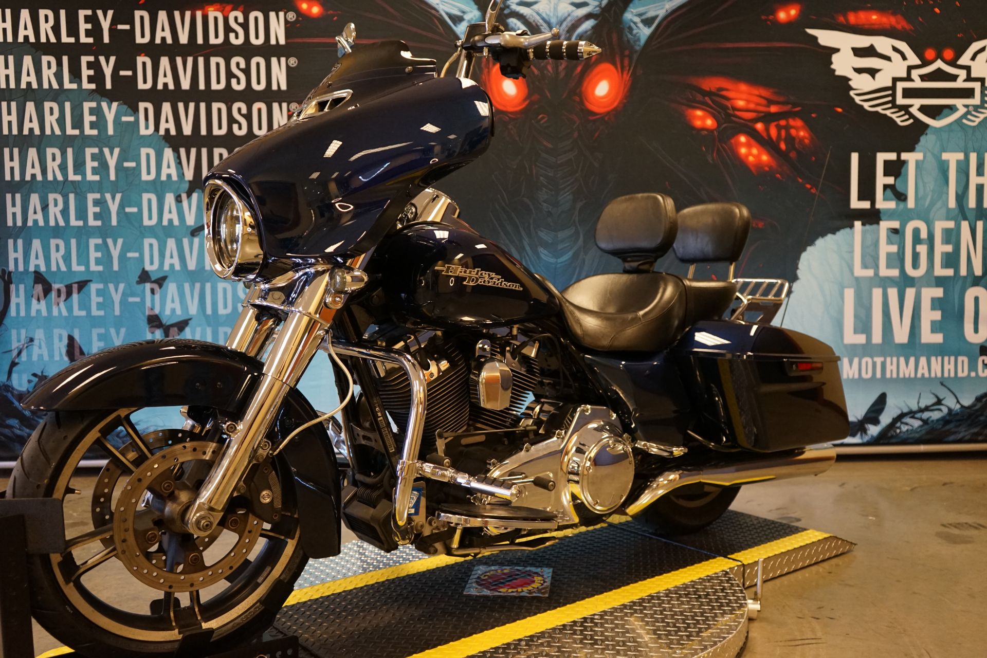 2014 Harley-Davidson Street Glide® in Williamstown, West Virginia - Photo 4