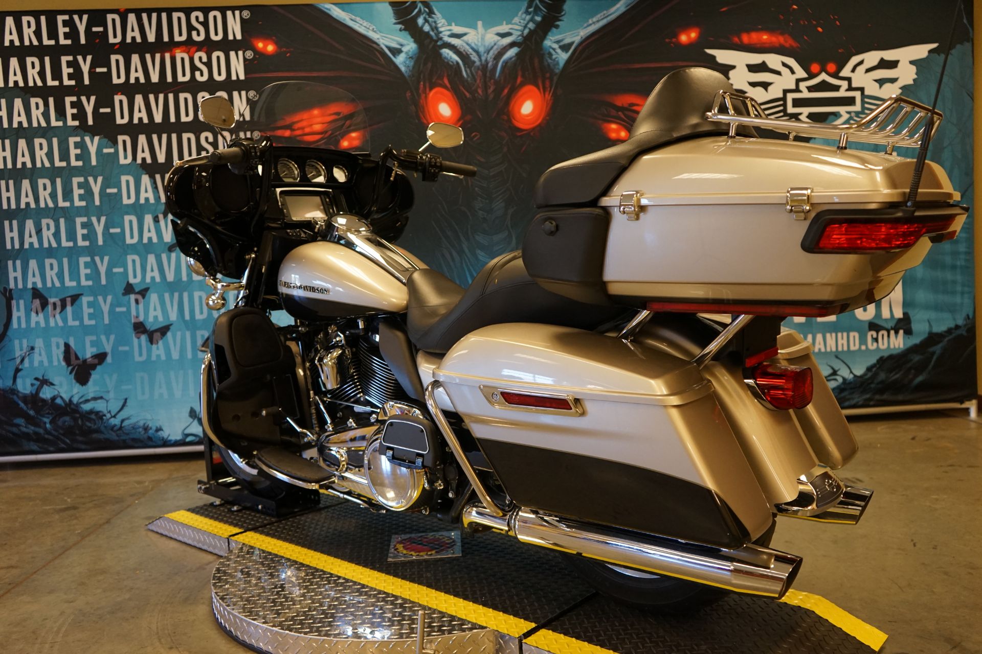 2018 Harley-Davidson Electra Glide® Ultra Classic® in Williamstown, West Virginia - Photo 5