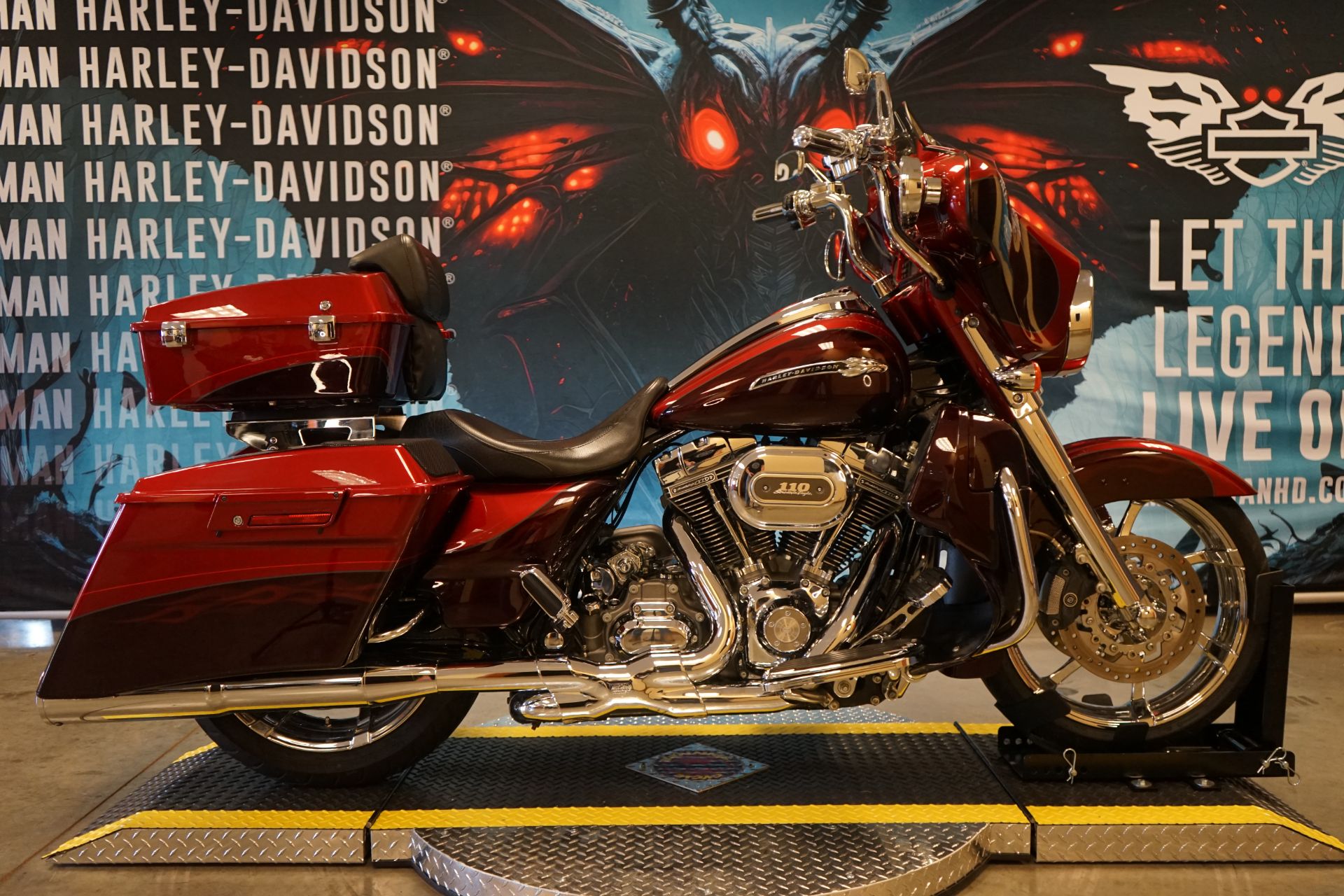 2012 Harley-Davidson CVO™ Street Glide® in Williamstown, West Virginia - Photo 1