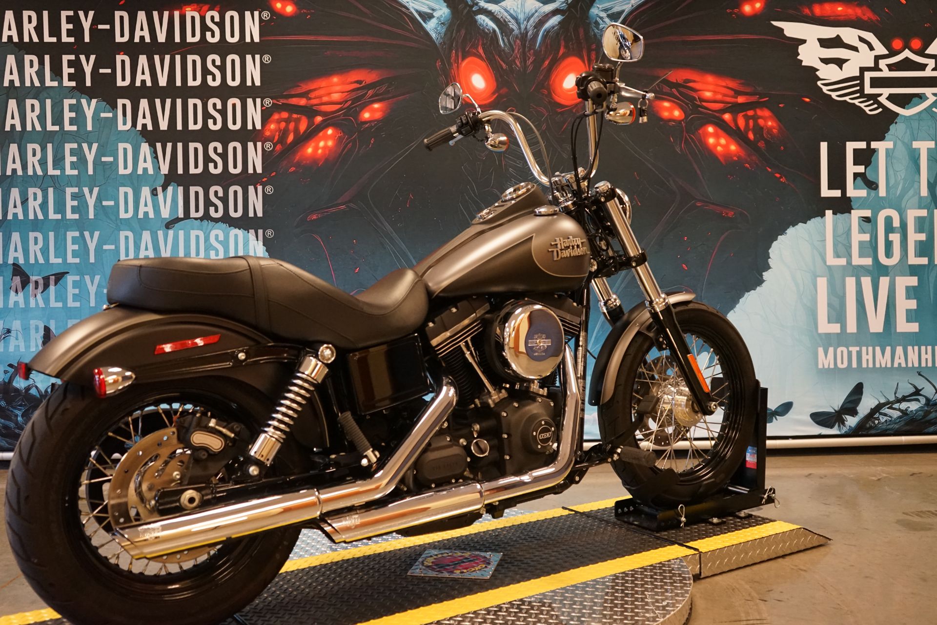 2017 Harley-Davidson Street Bob® in Williamstown, West Virginia - Photo 2
