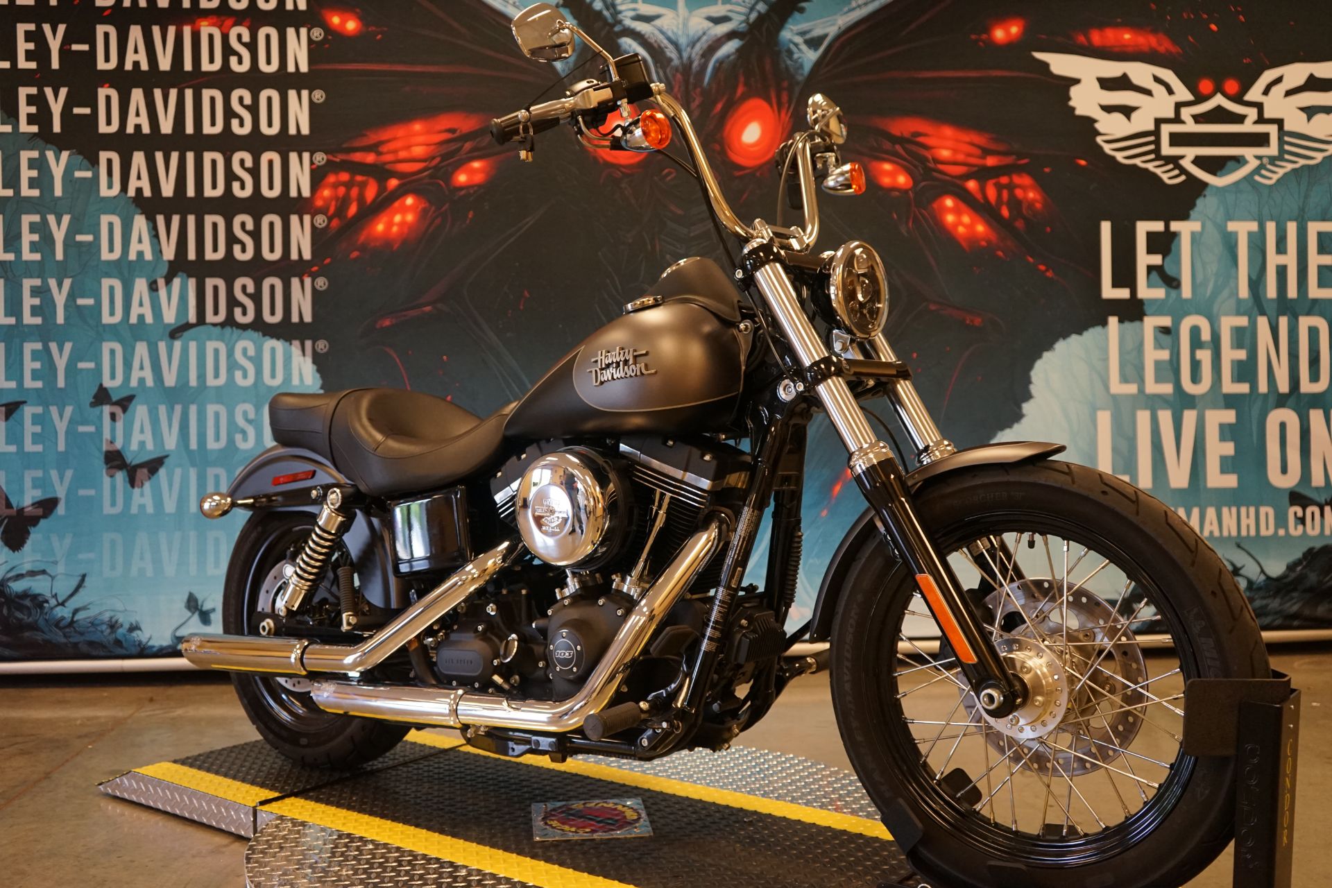 2017 Harley-Davidson Street Bob® in Williamstown, West Virginia - Photo 9