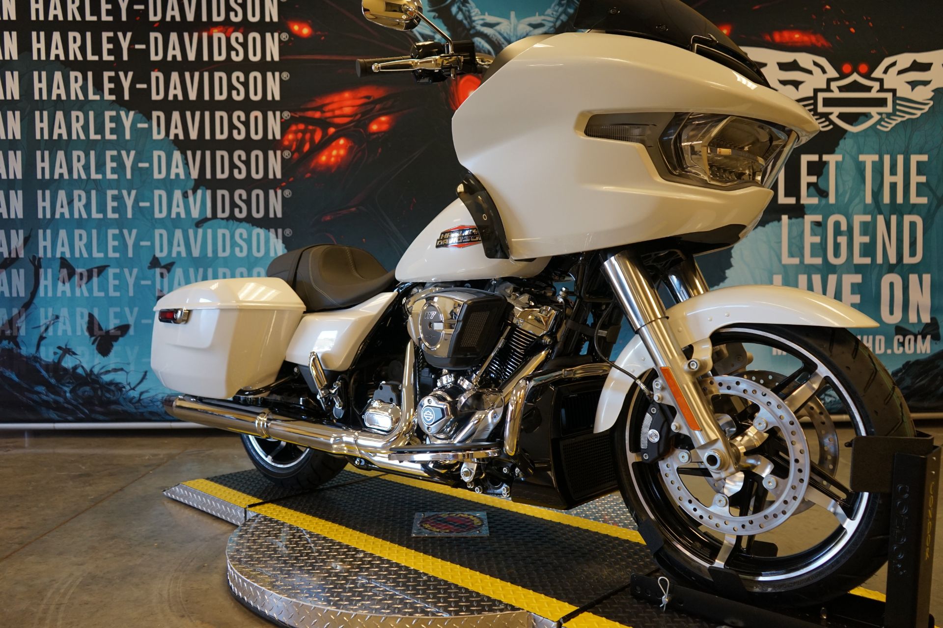 2024 Harley-Davidson Road Glide® in Williamstown, West Virginia - Photo 9
