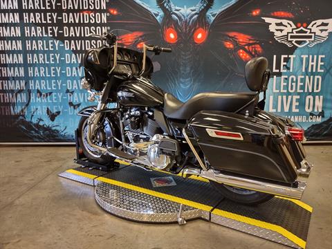 2017 Harley-Davidson Electra Glide® Ultra Classic® in Williamstown, West Virginia - Photo 4