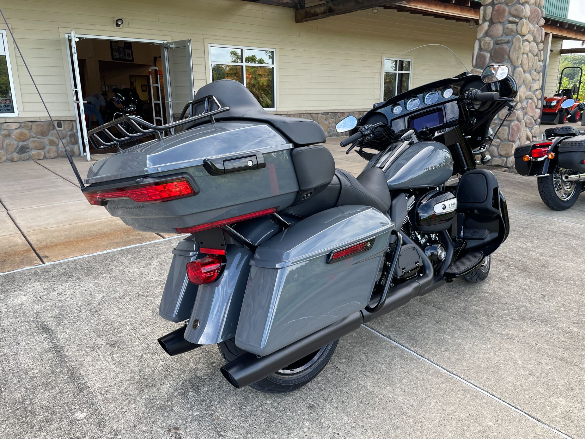 2022 Harley-Davidson Ultra Limited in Williamstown, West Virginia - Photo 8
