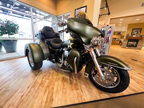 2022 Harley-Davidson Tri Glide Ultra (G.I. Enthusiast Collection) in Williamstown, West Virginia - Photo 2