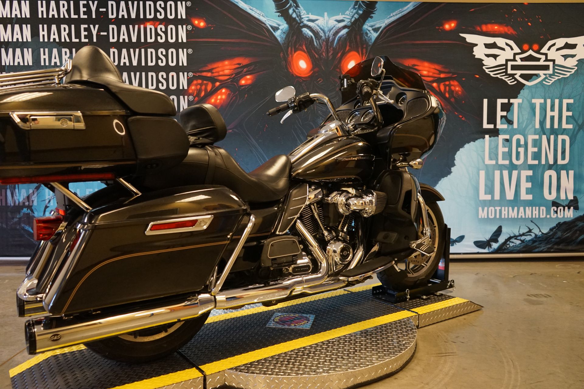 2017 Harley-Davidson Road Glide® Ultra in Williamstown, West Virginia - Photo 8