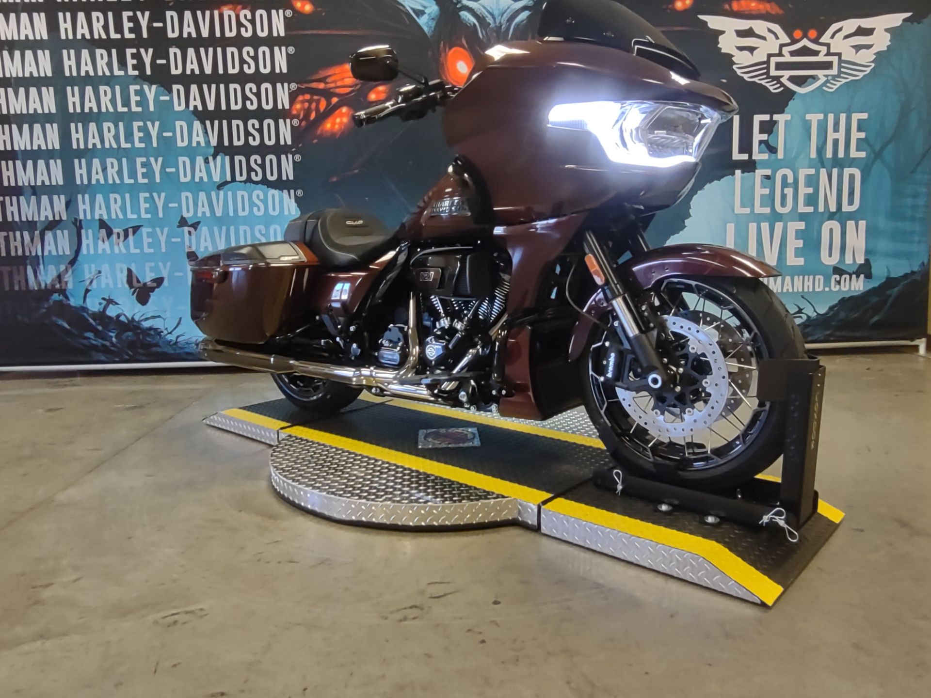 2024 Harley-Davidson CVO™ Road Glide® in Williamstown, West Virginia - Photo 10