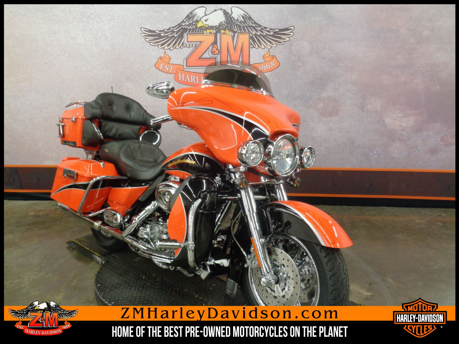 2004 Harley-Davidson FLHTCSE Screamin' Eagle® Electra Glide® in Greensburg, Pennsylvania - Photo 2