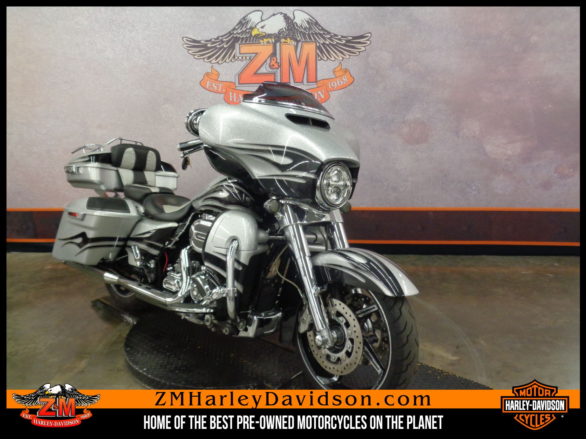 2015 Harley-Davidson CVO™ Street Glide® in Greensburg, Pennsylvania - Photo 2