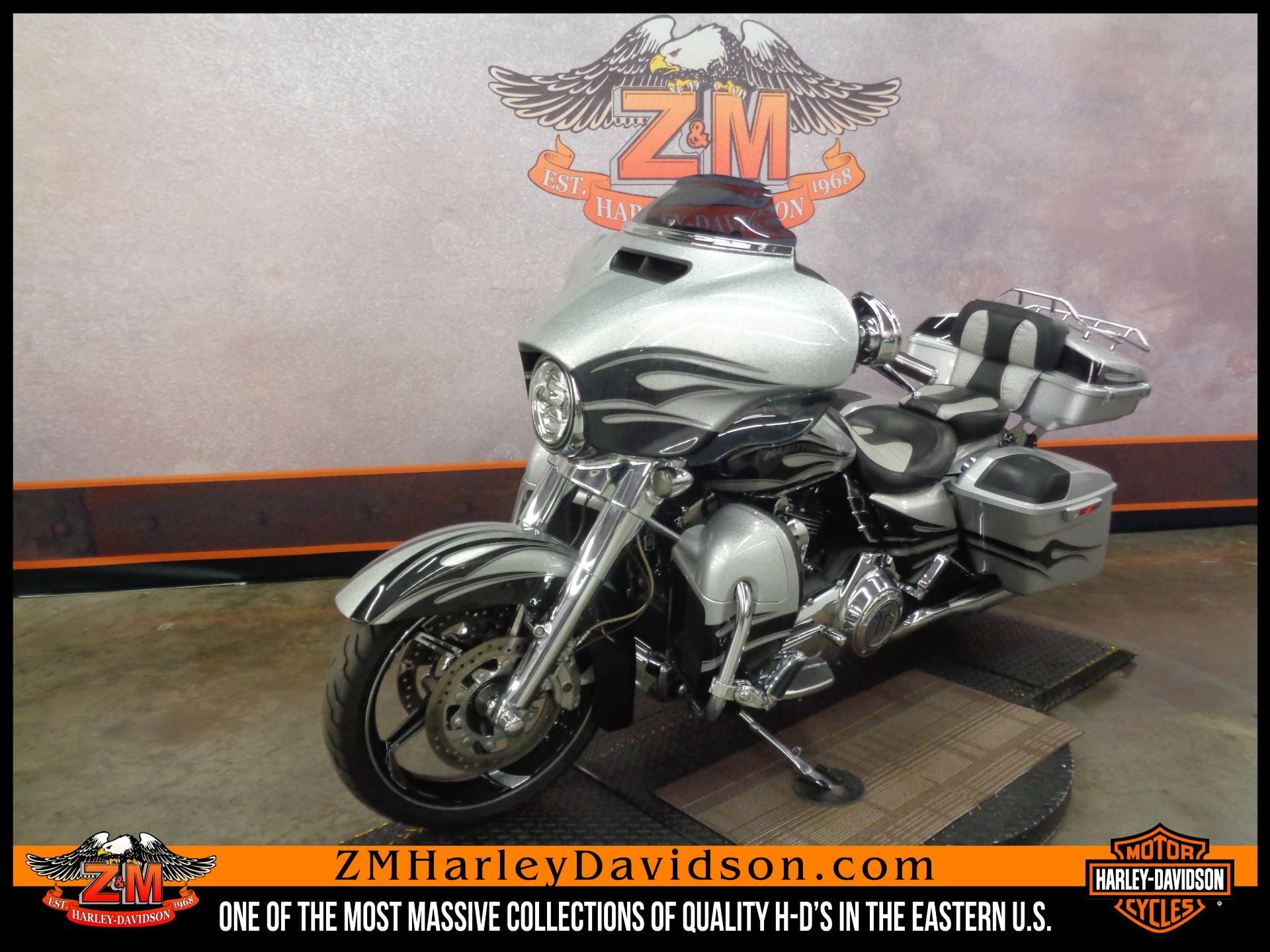 2015 Harley-Davidson CVO™ Street Glide® in Greensburg, Pennsylvania - Photo 5