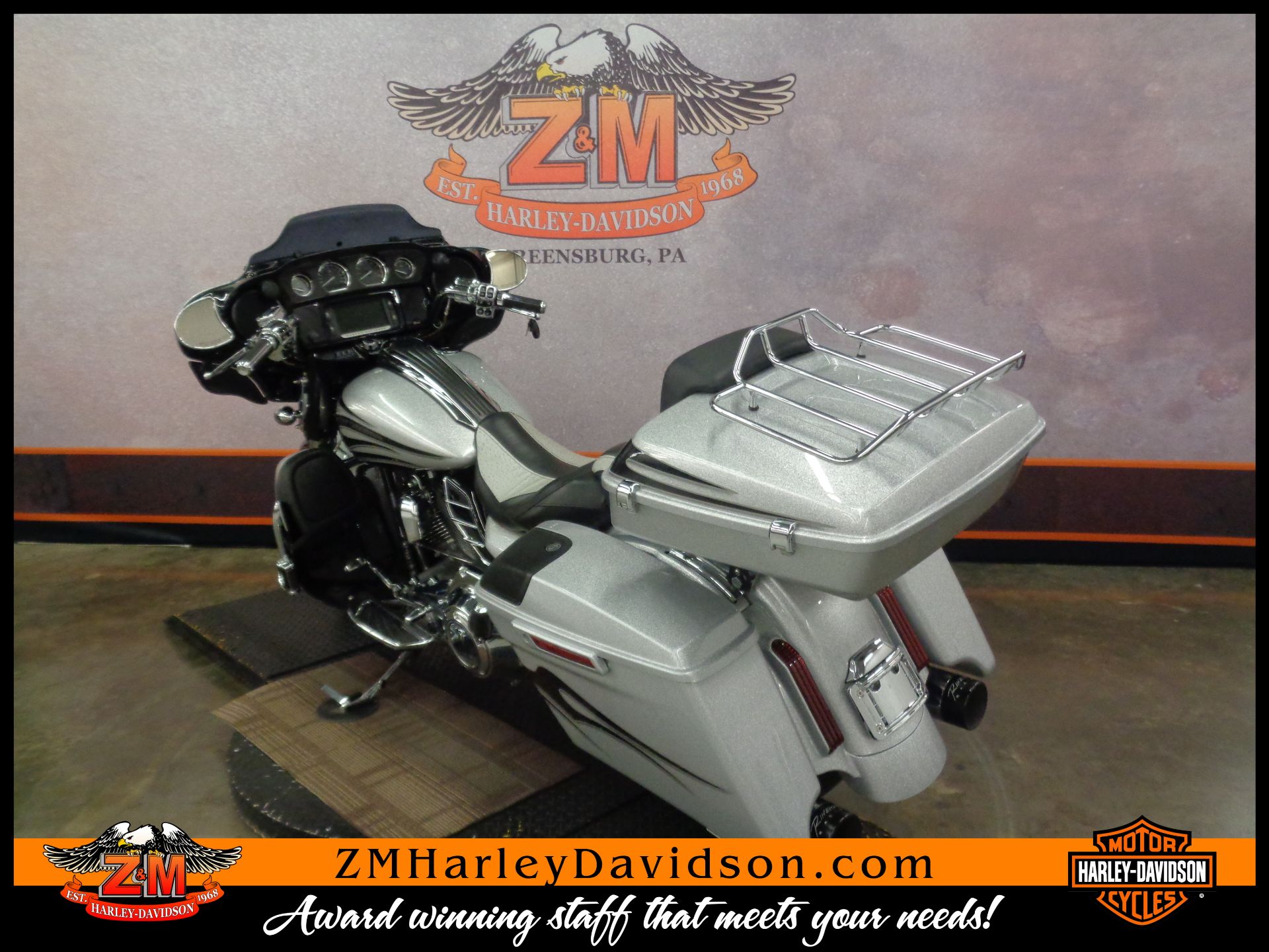 2015 Harley-Davidson CVO™ Street Glide® in Greensburg, Pennsylvania - Photo 6