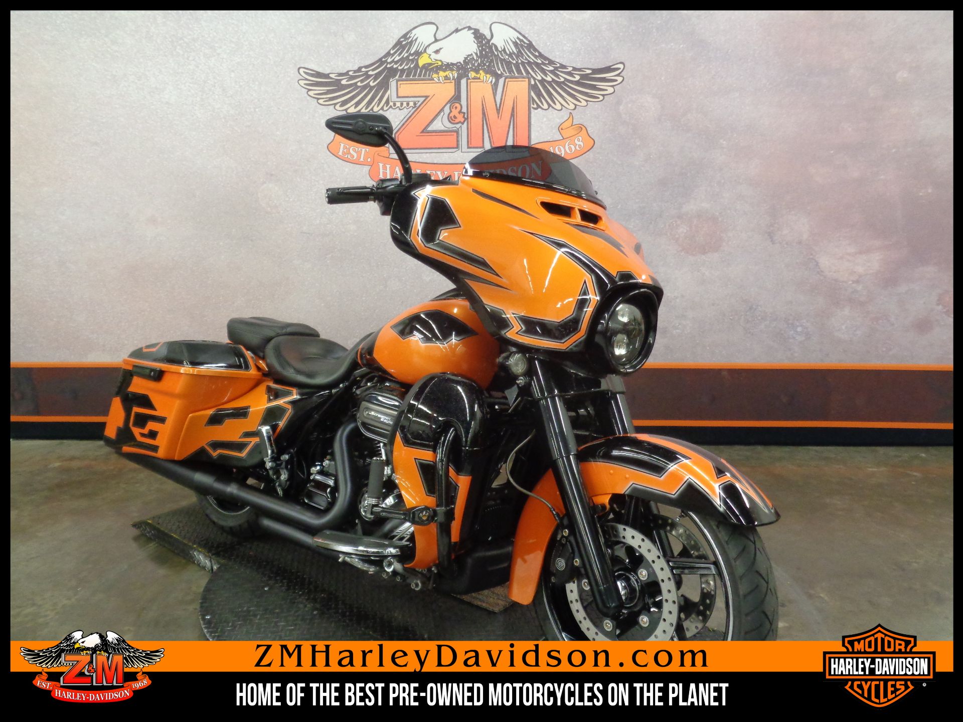 2017 Harley-Davidson CVO™ Street Glide® in Greensburg, Pennsylvania - Photo 2
