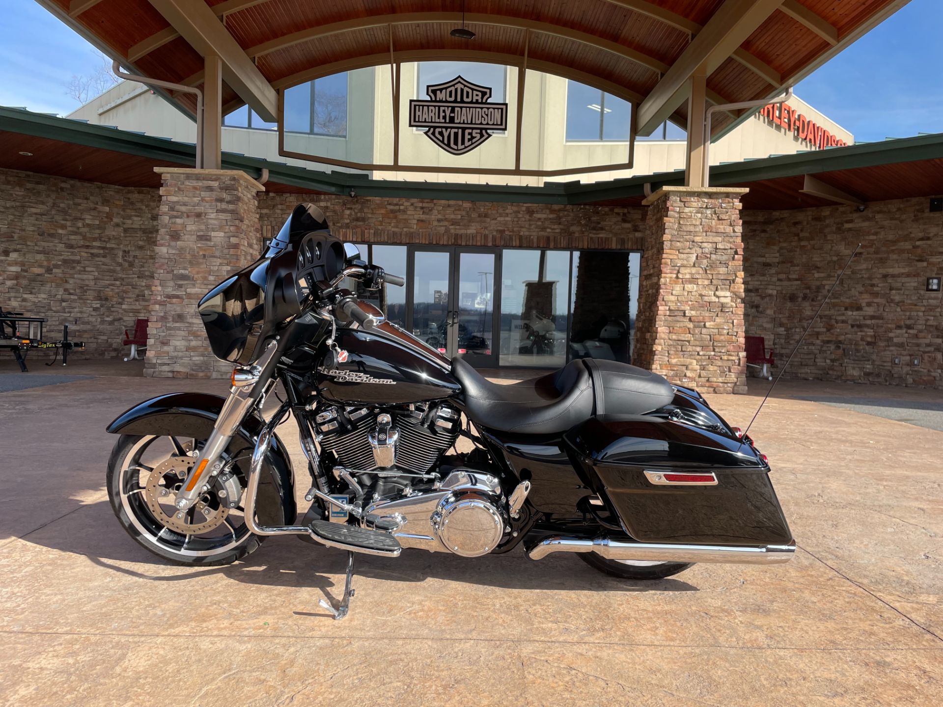 2020 Harley-Davidson Street Glide® in Morgantown, West Virginia - Photo 2