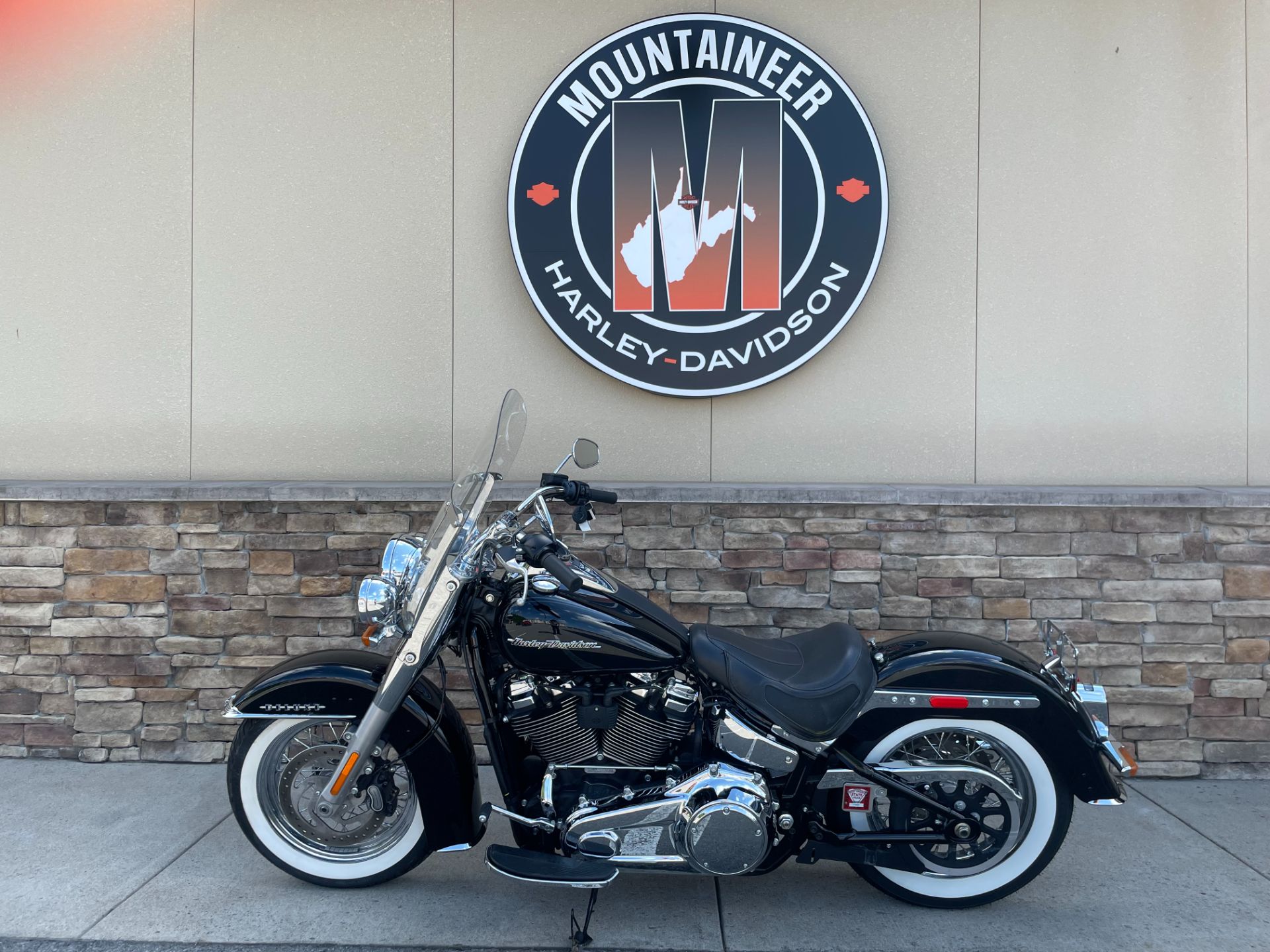 2018 Harley-Davidson Softail® Deluxe 107 in Morgantown, West Virginia - Photo 2
