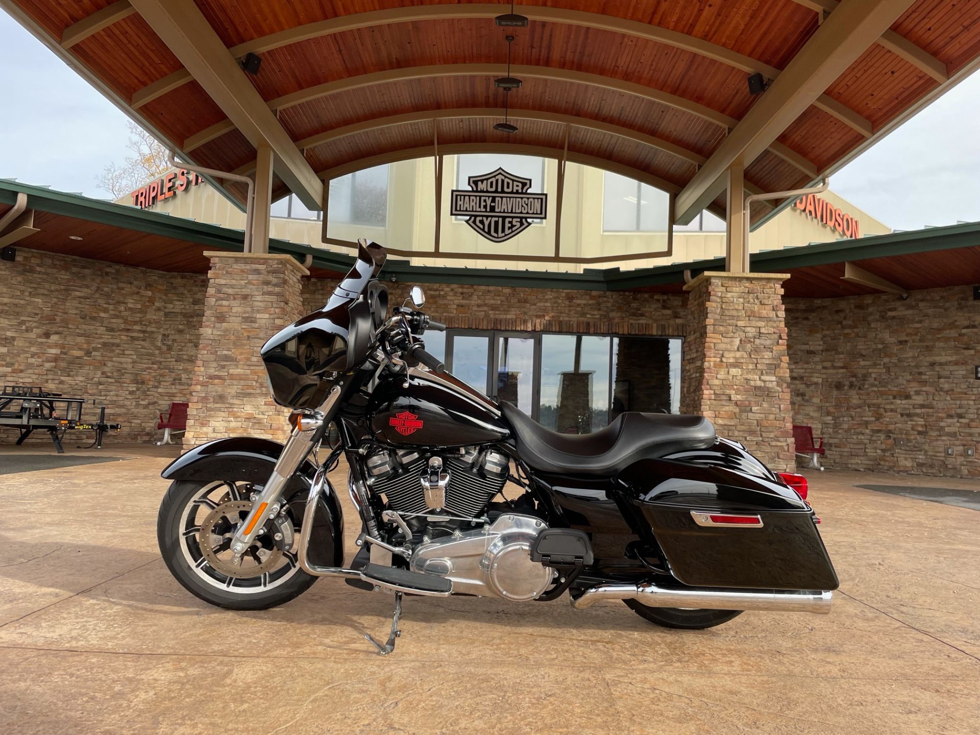 2020 Harley-Davidson Electra Glide® Standard in Morgantown, West Virginia - Photo 2