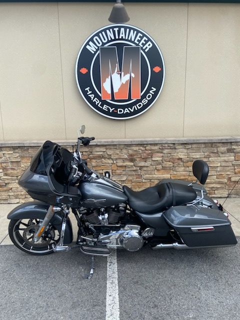 2021 Harley-Davidson Road Glide® in Morgantown, West Virginia - Photo 2