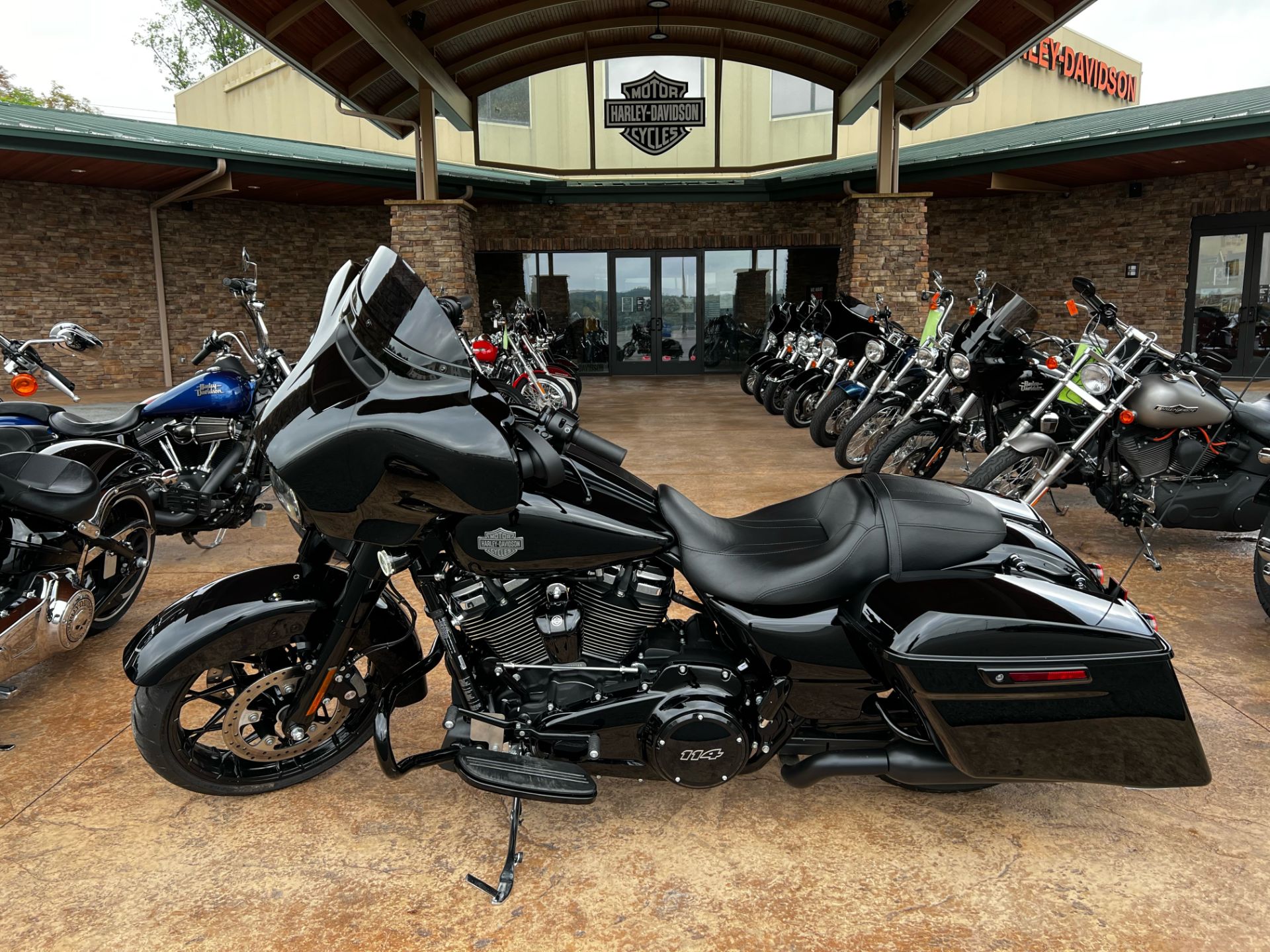 2021 Harley-Davidson Street Glide® Special in Morgantown, West Virginia - Photo 2