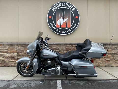 2015 Harley-Davidson Electra Glide® Ultra Classic® in Morgantown, West Virginia - Photo 2