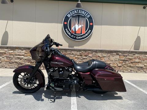 2018 Harley-Davidson Street Glide® Special in Morgantown, West Virginia - Photo 2