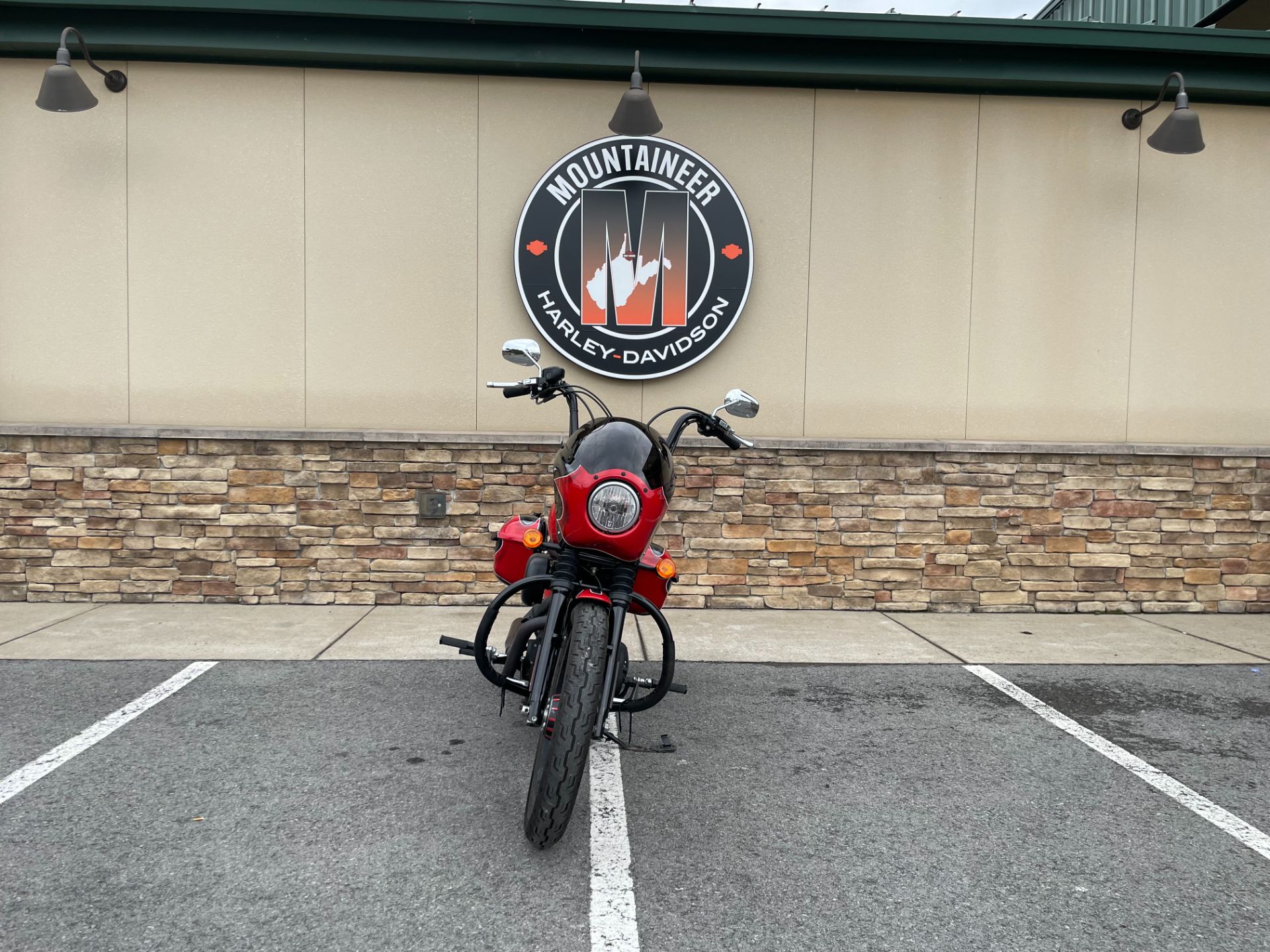 2009 Harley-Davidson Iron 883 in Morgantown, West Virginia - Photo 2