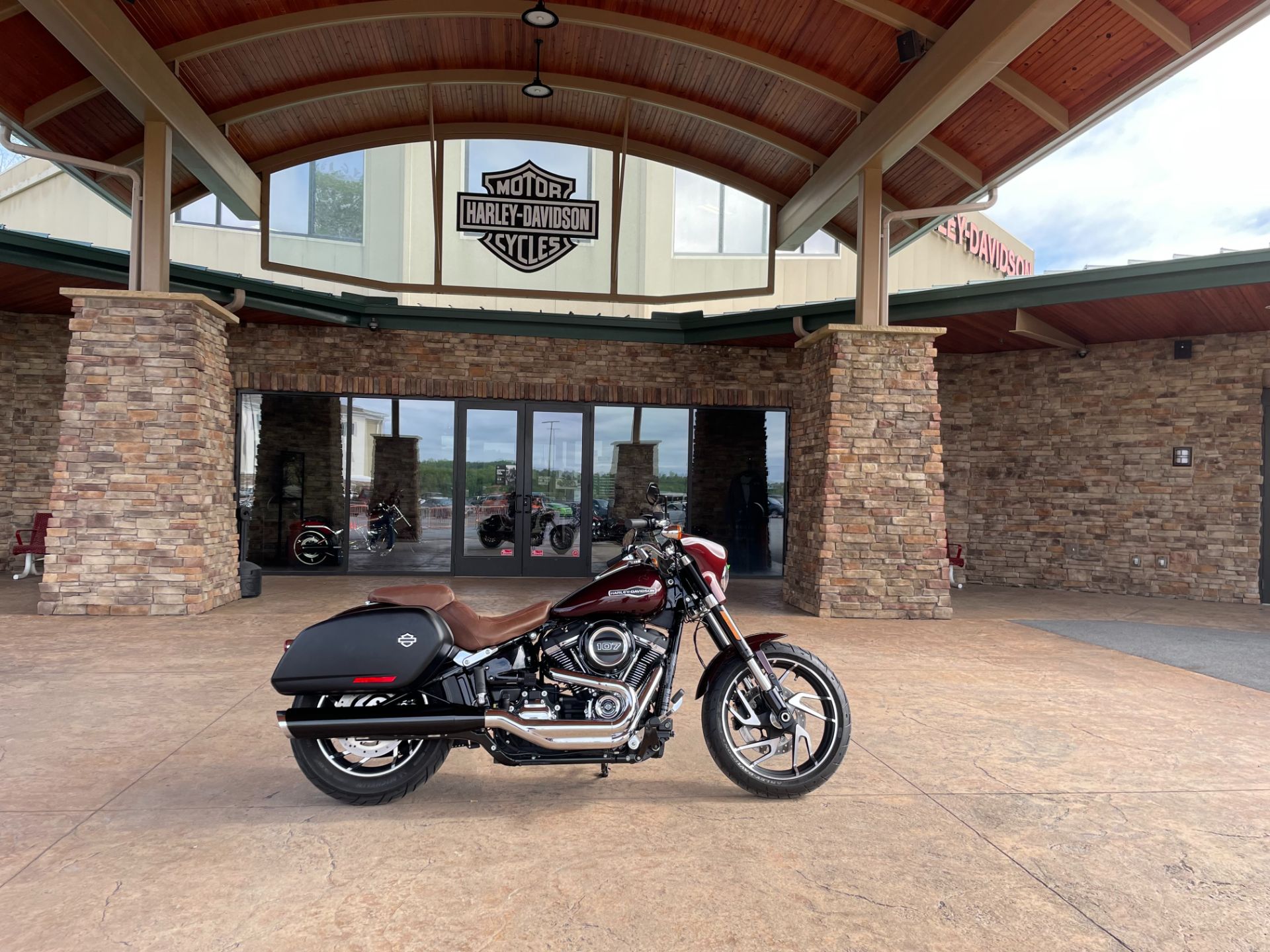 2018 Harley-Davidson Sport Glide® in Morgantown, West Virginia - Photo 1