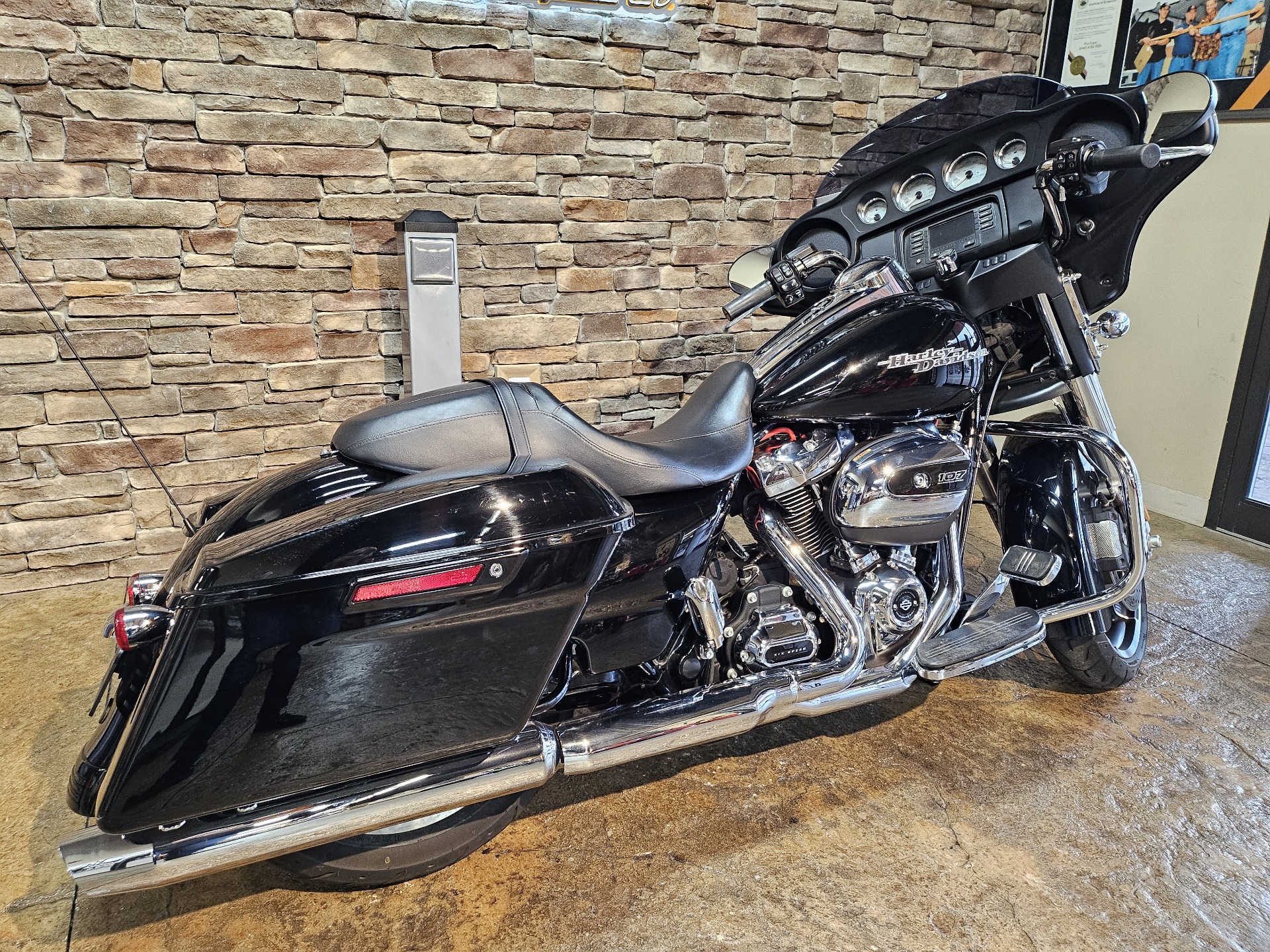 2019 Harley-Davidson STREET GLIDE in Morgantown, West Virginia - Photo 6
