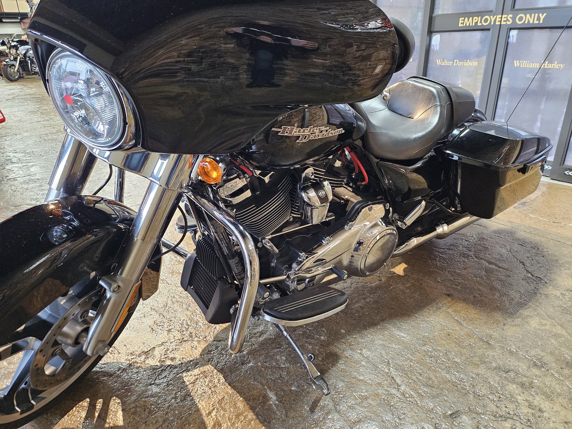 2019 Harley-Davidson STREET GLIDE in Morgantown, West Virginia - Photo 13