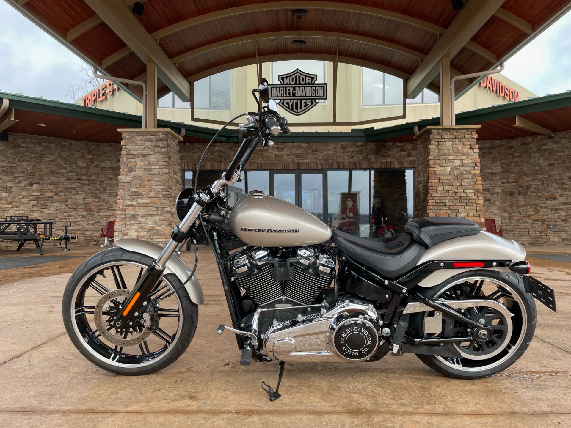 2018 Harley-Davidson Breakout® 107 in Morgantown, West Virginia - Photo 2
