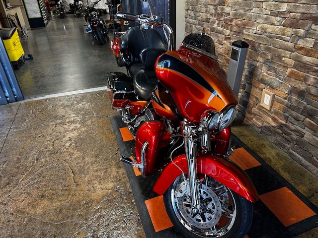 2013 Harley-Davidson CVO™ Ultra Classic® Electra Glide® in Morgantown, West Virginia - Photo 16