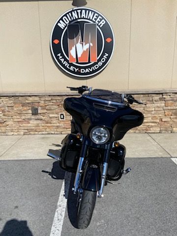 2015 Harley-Davidson CVO™ Street Glide® in Morgantown, West Virginia - Photo 3