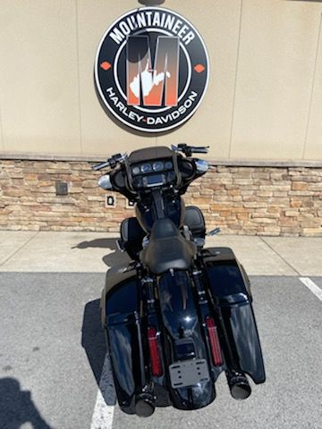 2015 Harley-Davidson CVO™ Street Glide® in Morgantown, West Virginia - Photo 4