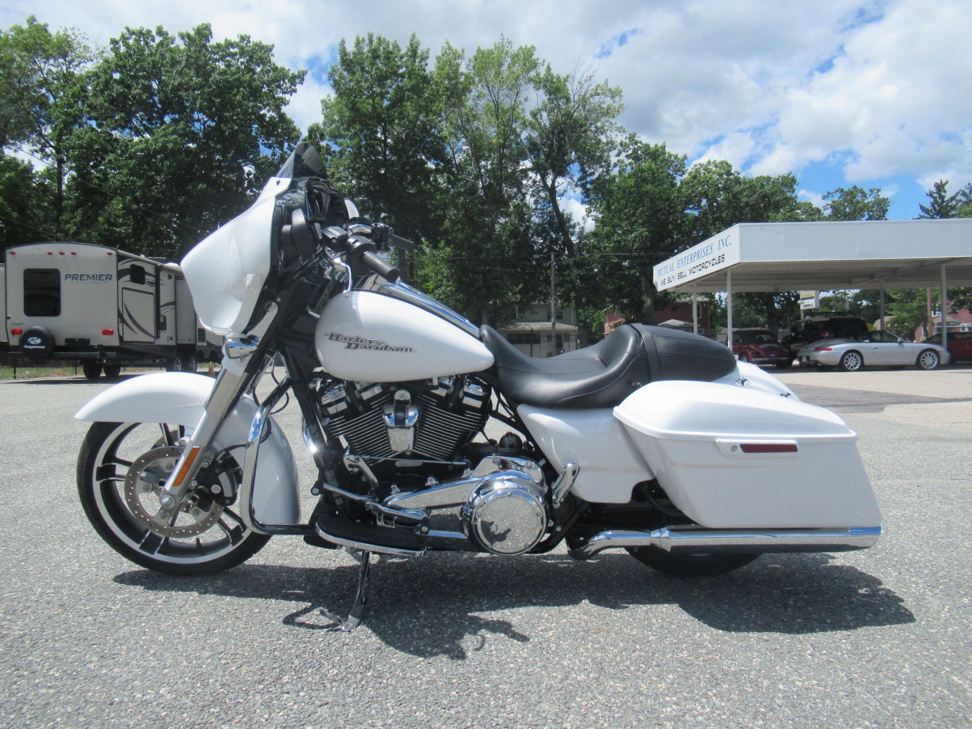 2017 Harley-Davidson Street Glide® Special in Springfield, Massachusetts - Photo 4
