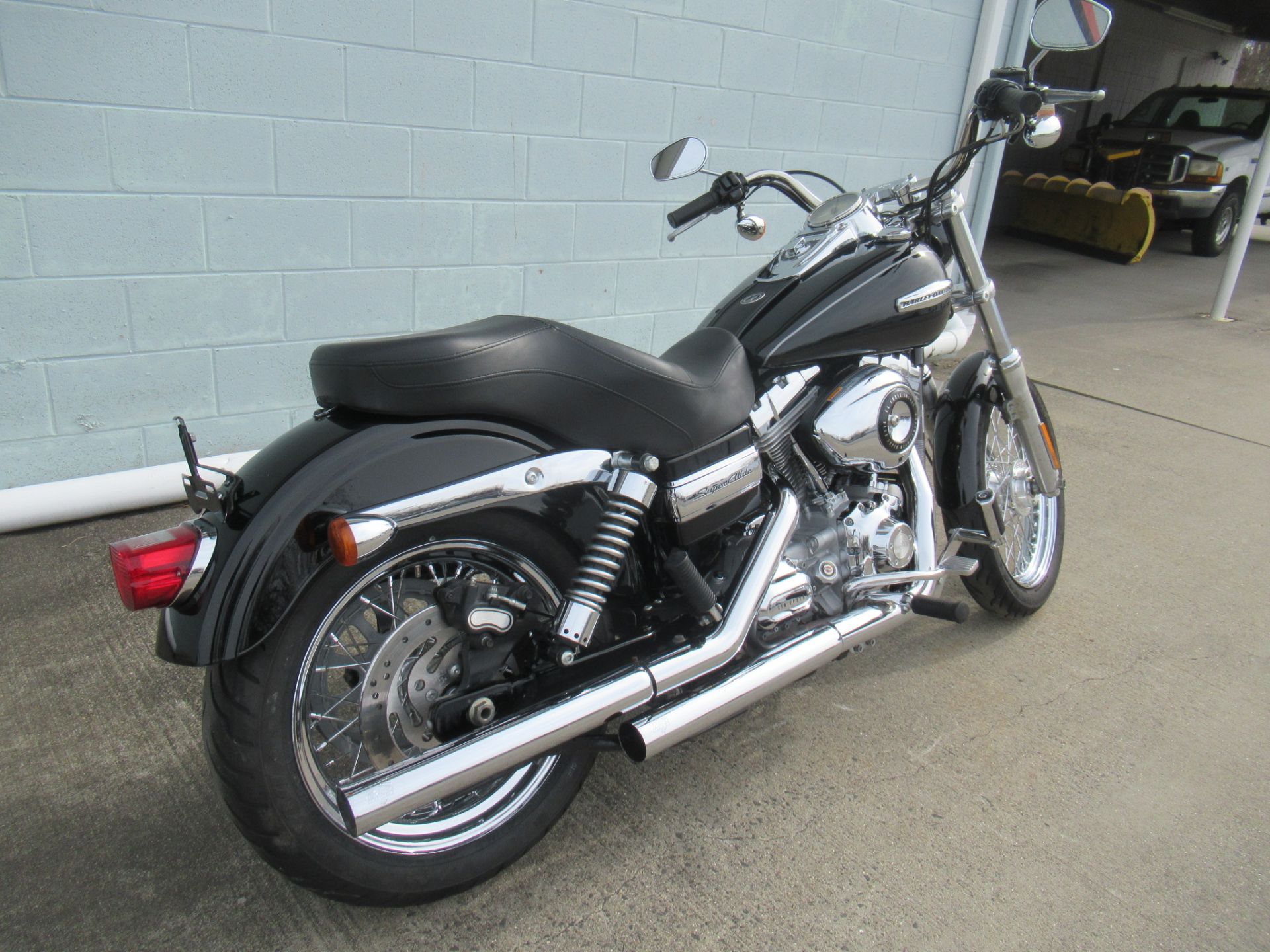 2008 Harley-Davidson Dyna Super Glide Custom in Springfield, Massachusetts - Photo 3