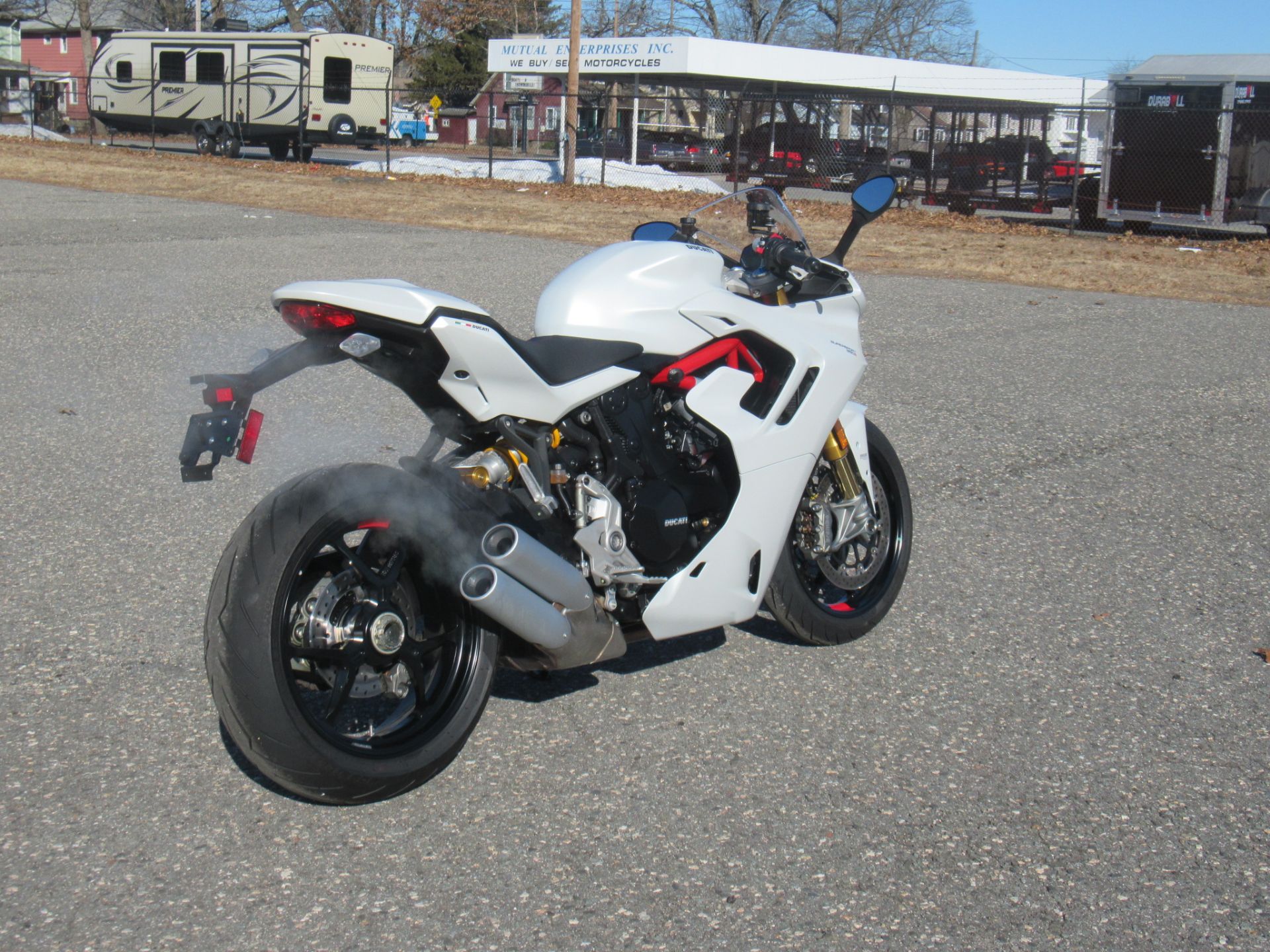 2023 Ducati SuperSport 950 S in Springfield, Massachusetts - Photo 3