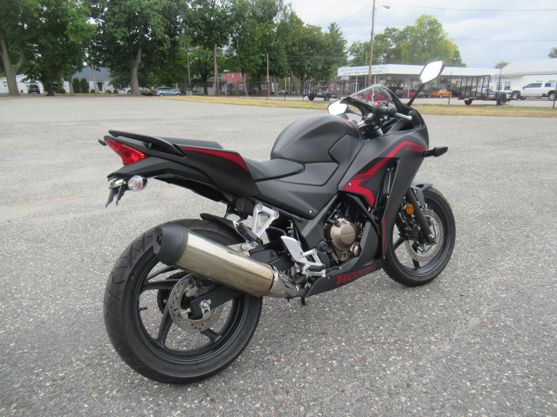 2022 Honda CBR300R in Springfield, Massachusetts - Photo 2