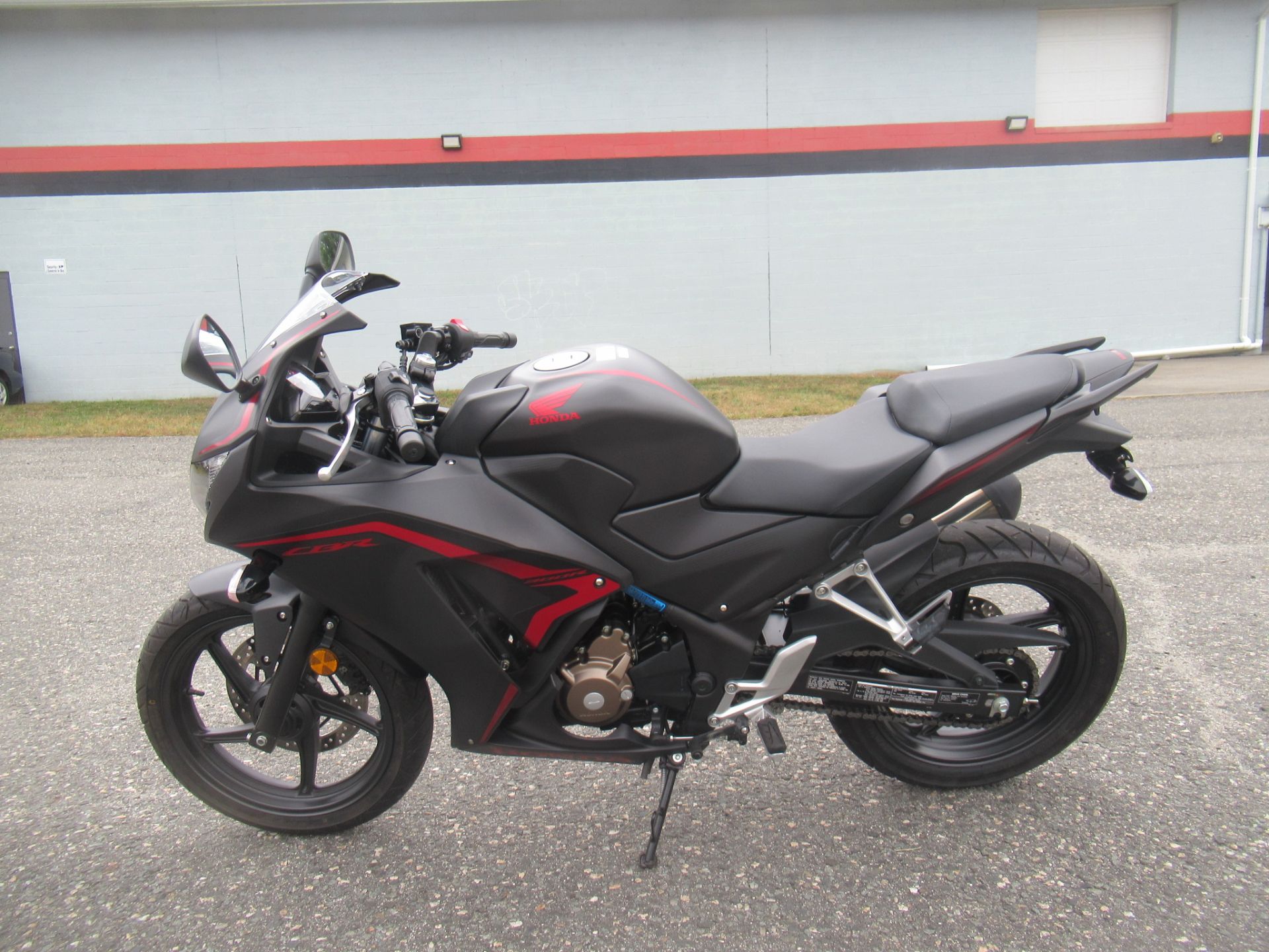 2022 Honda CBR300R in Springfield, Massachusetts - Photo 4