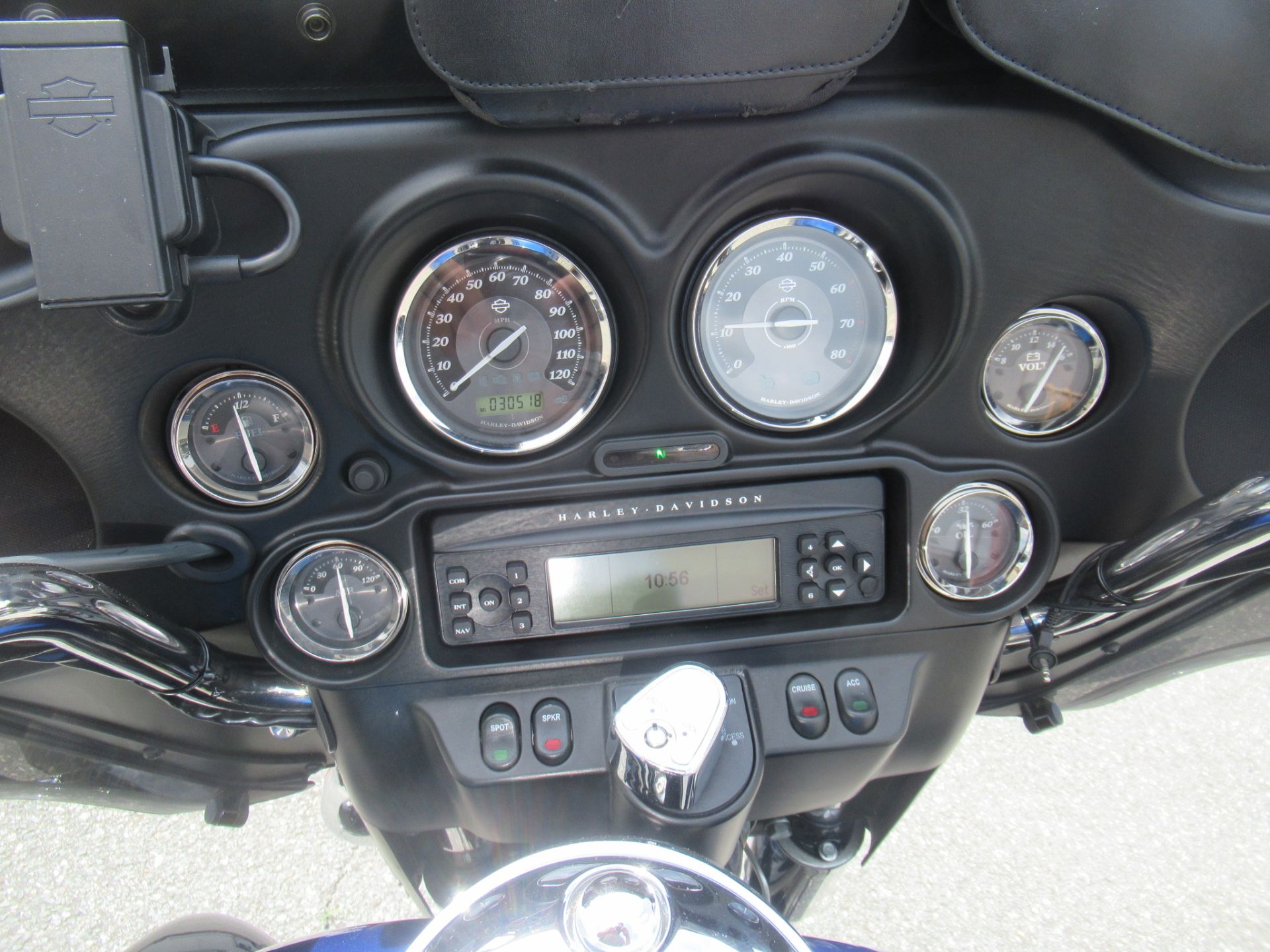 2010 Harley-Davidson Electra Glide® Ultra Limited in Springfield, Massachusetts - Photo 9