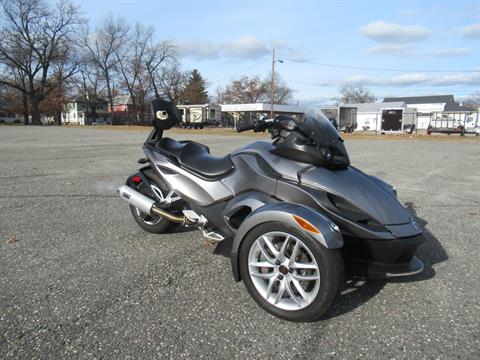 2013 Can-Am Spyder® RS SE5 in Springfield, Massachusetts - Photo 2