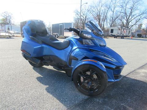 2019 Can-Am Spyder RT Limited in Springfield, Massachusetts - Photo 2