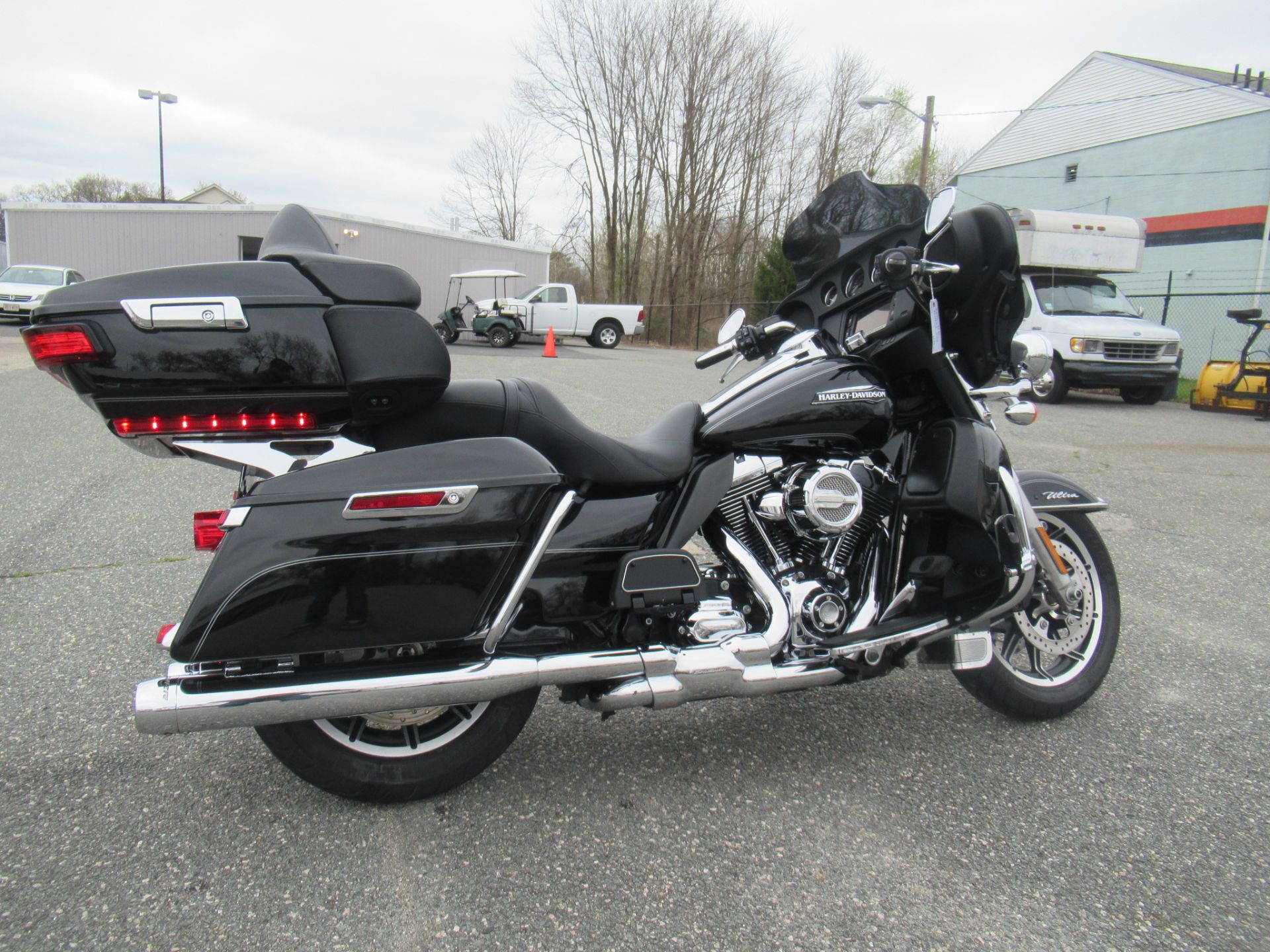 2015 Harley-Davidson Electra Glide® Ultra Classic® Low in Springfield, Massachusetts - Photo 2