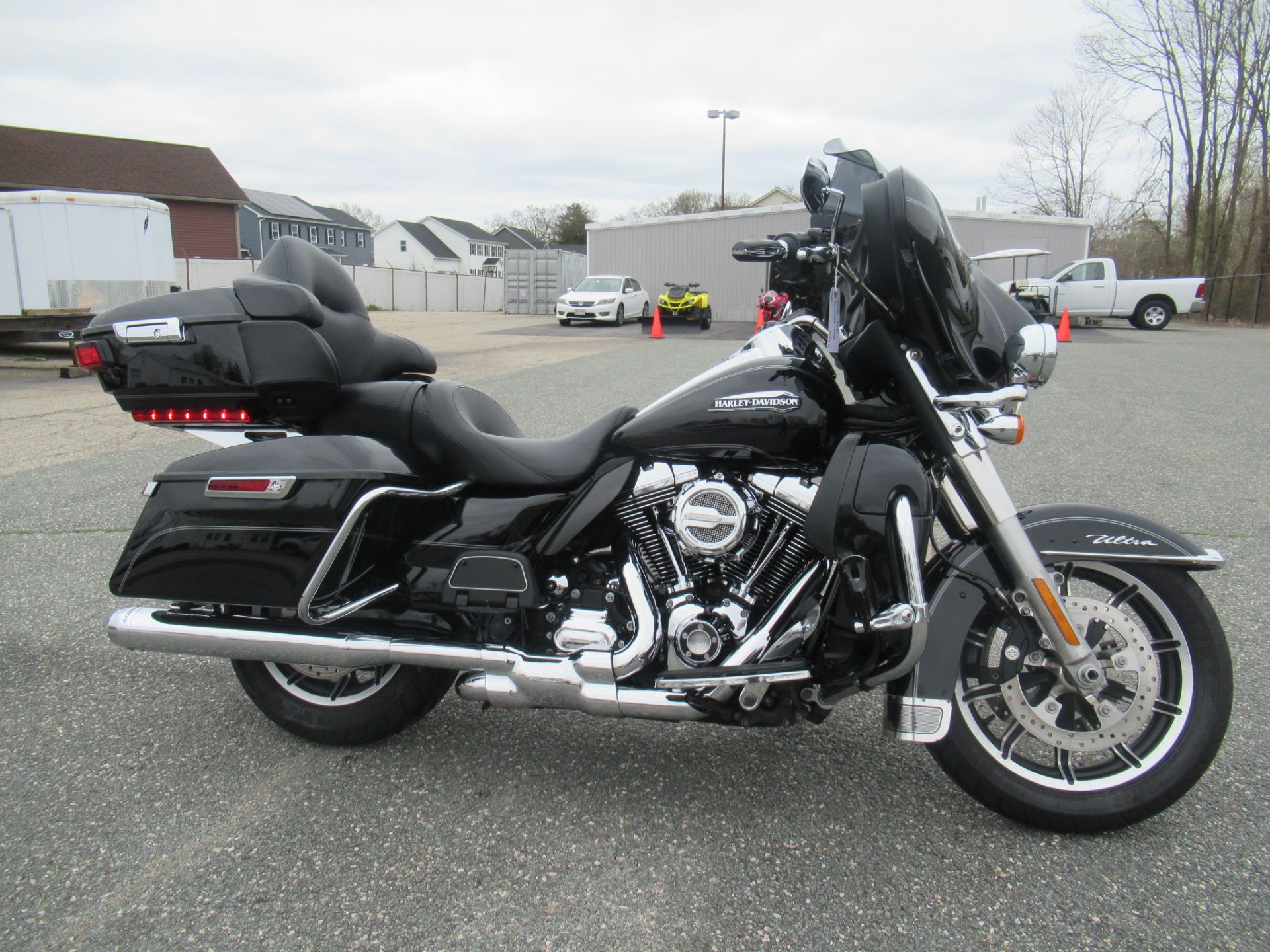 2015 Harley-Davidson Electra Glide® Ultra Classic® Low in Springfield, Massachusetts - Photo 3